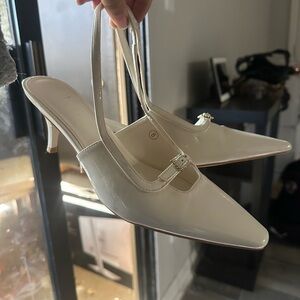 White/beige kitten heels